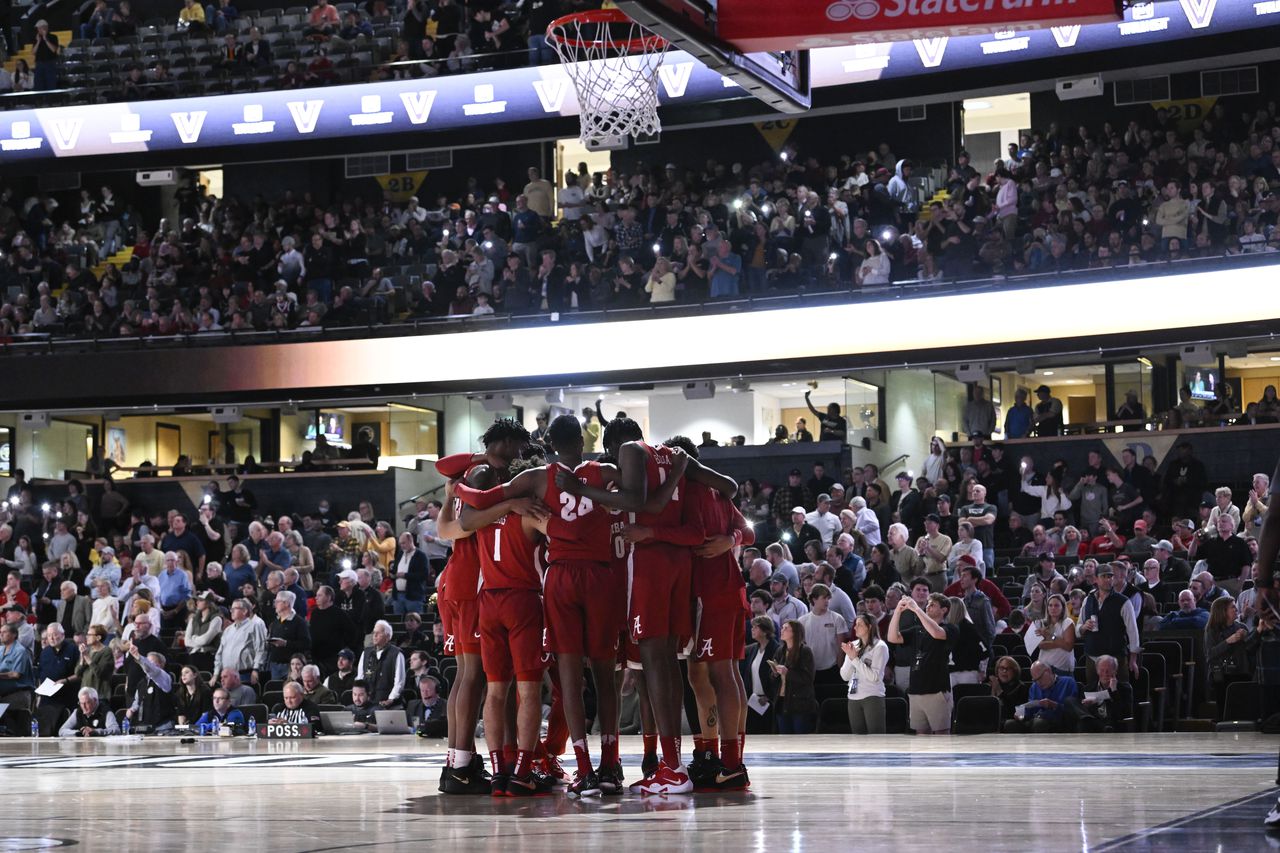 Alabama wins 7th straight on emotional night at Vandy