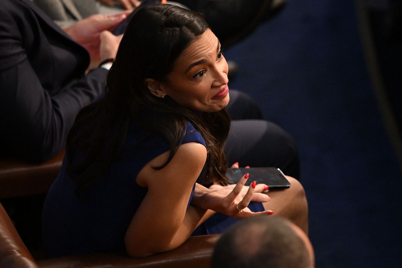 Alexandria Ocasio-Cortez open to compromise with GOP over speaker of the House