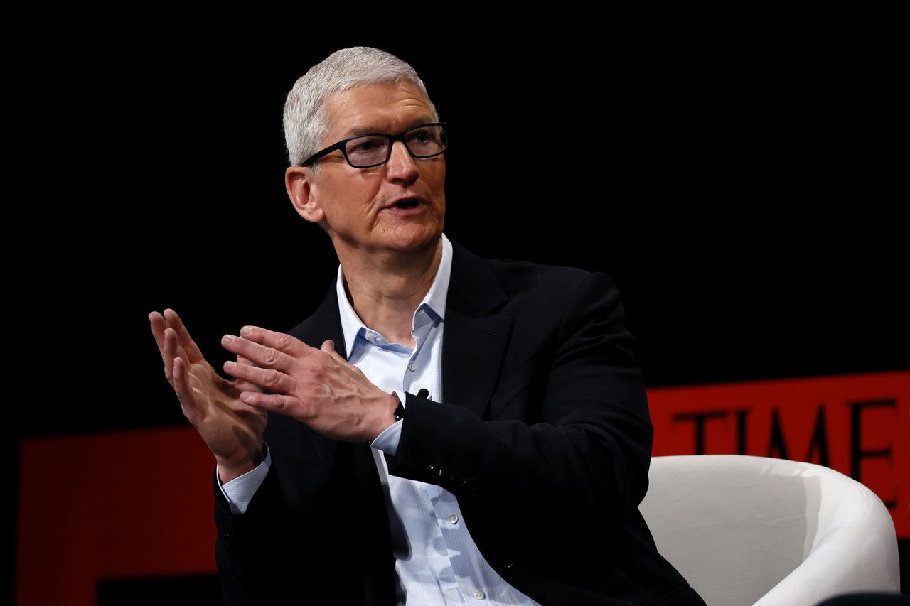 Apple CEO Tim Cook will take 40% pay cut