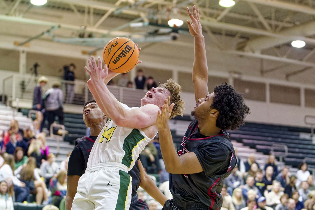 Basketball roundup: Mountain Brook rolls to area title