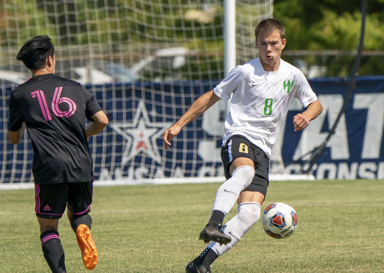 Coaches put 3 defending champs atop preseason soccer polls