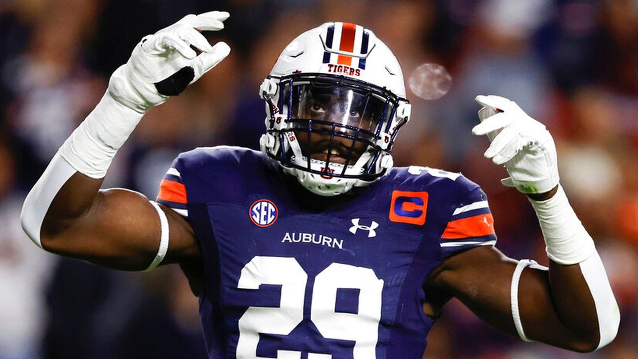 ESPN's Mel Kiper Jr. projects Auburn's Derick Hall as 1st-round pick