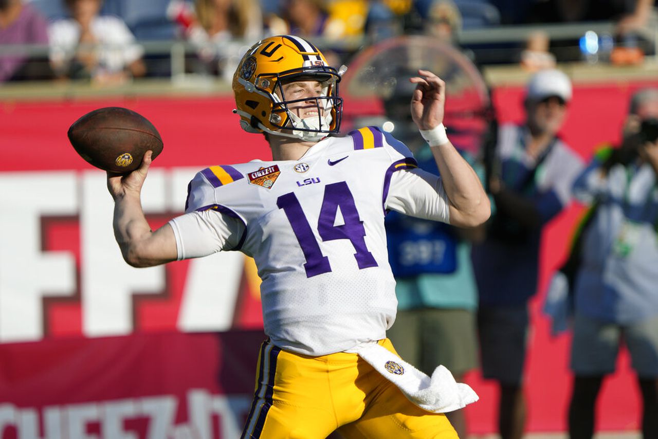 Former LSU quarterback Walker Howard staying in SEC West