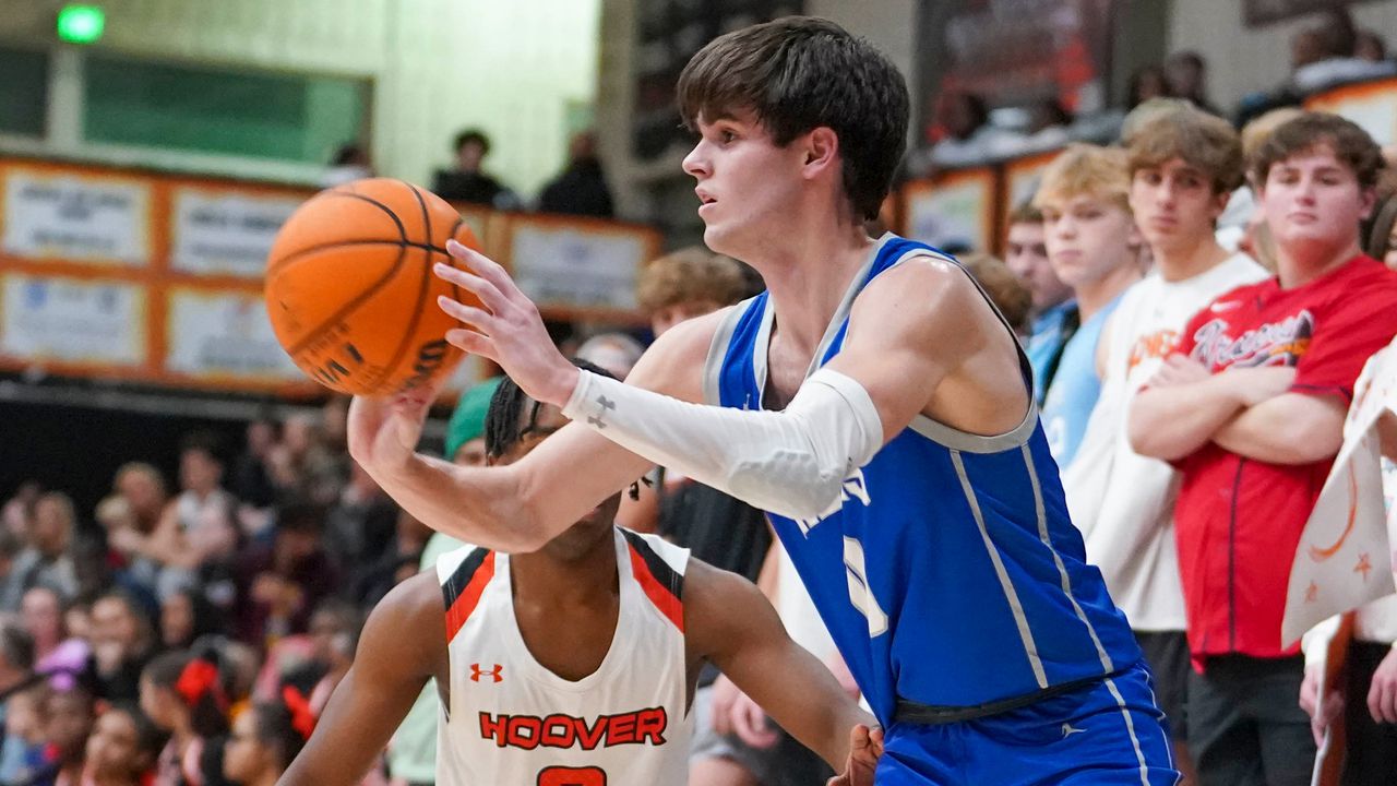 Hoover, Vestavia Hills split boys, girls matchups