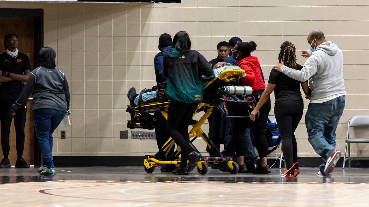 Huffman coach collapses in final minutes of game