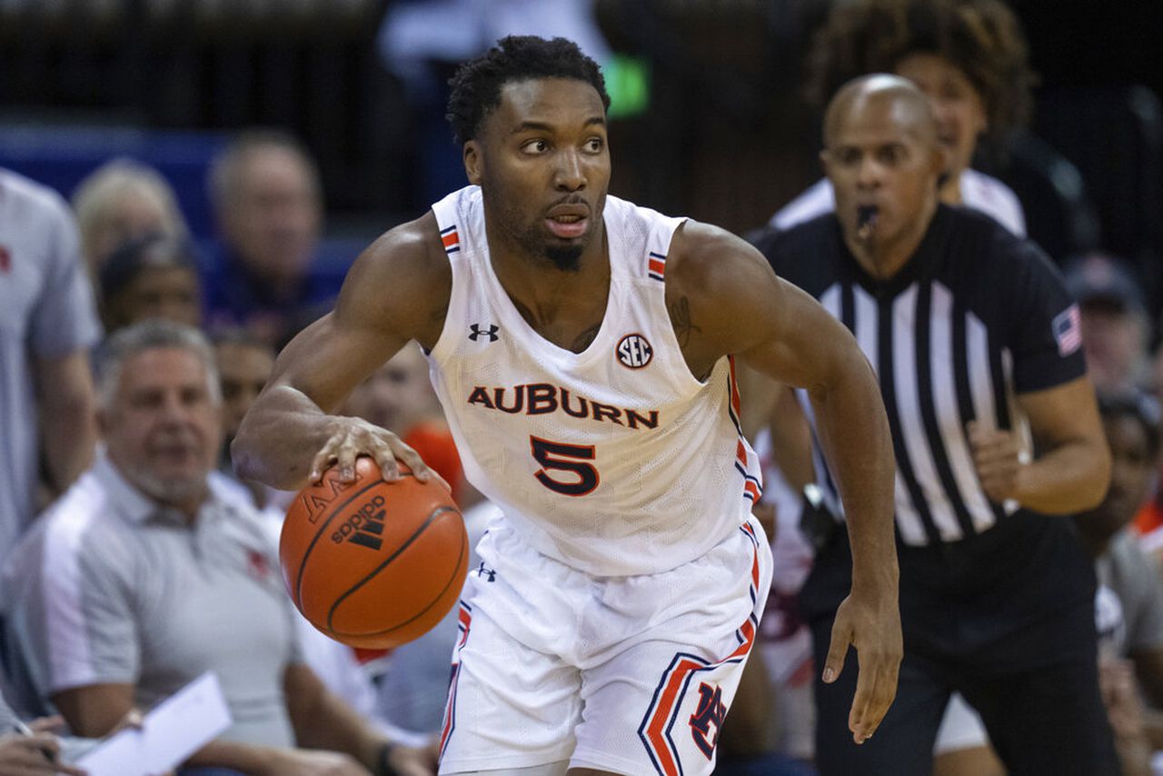 Injured Auburn forward Chris Moore a ‘game-time decision’ against Texas A&M