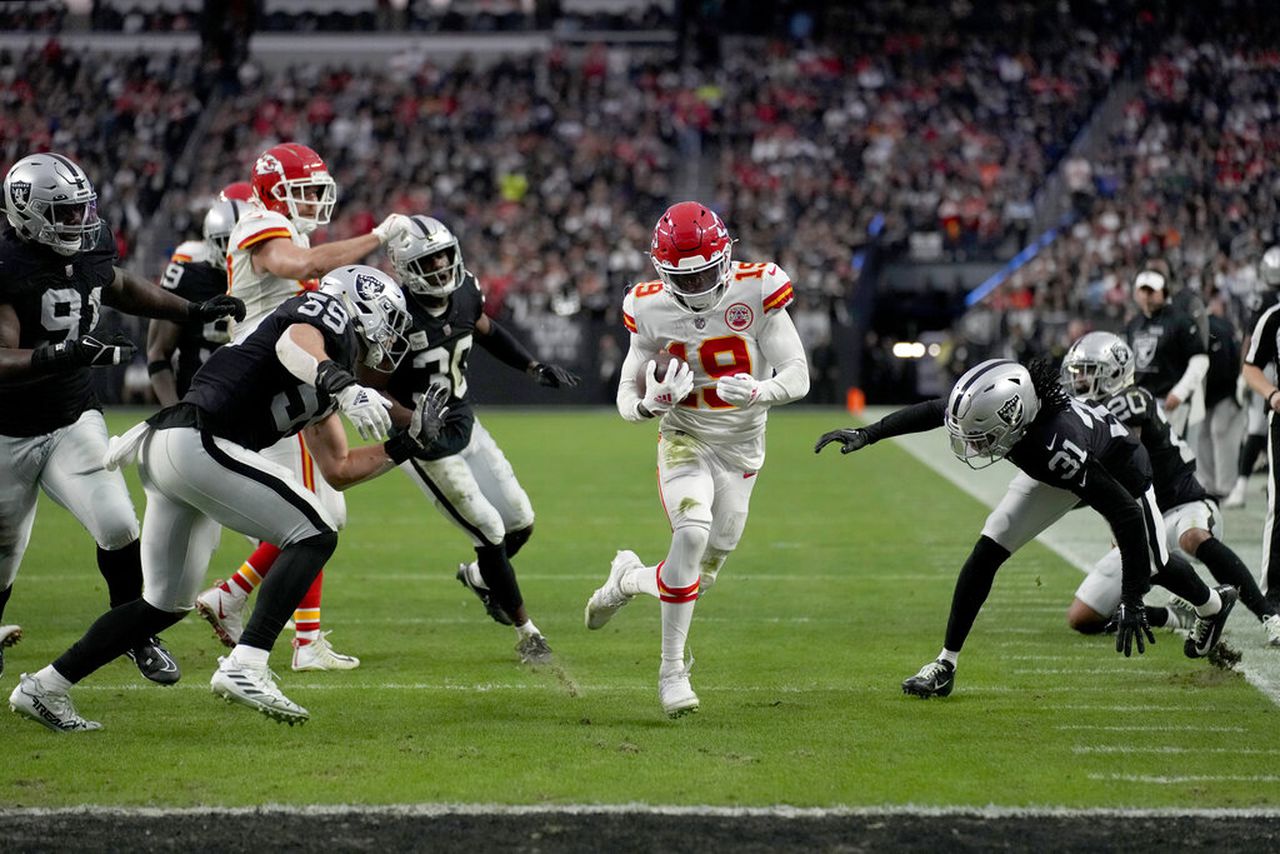 Kansas City Chiefs wide receiver Kadarius Toney runs for a touchdown