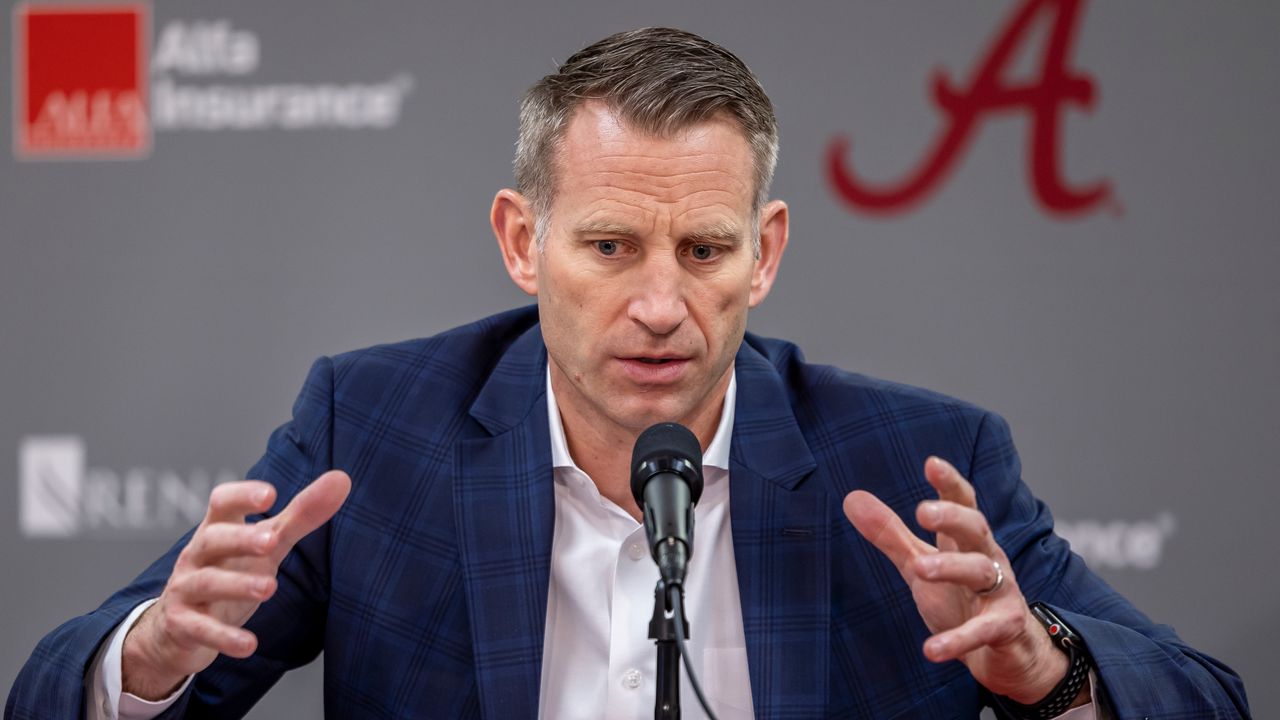 Nate Oats, Greg Byrne and Alabama basketball hit Buc-ee’s after fog forces Tide to bus home