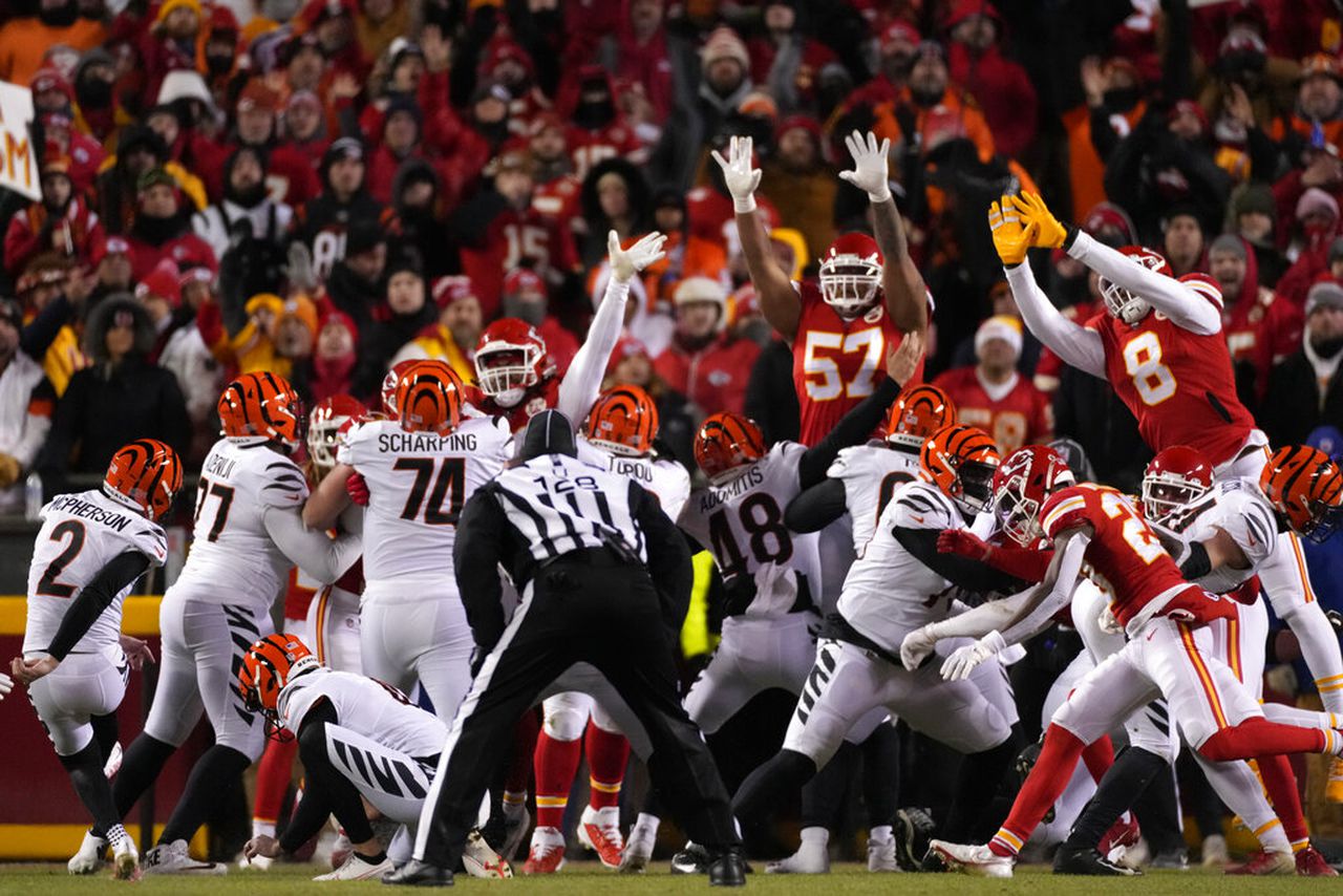 Evan McPherson of the Cincinnati Bengals kicks a field goal