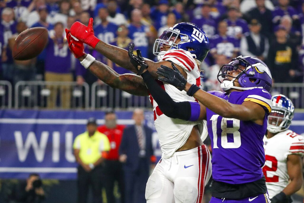 New York Giants safety Xavier McKinney breaks up a pass