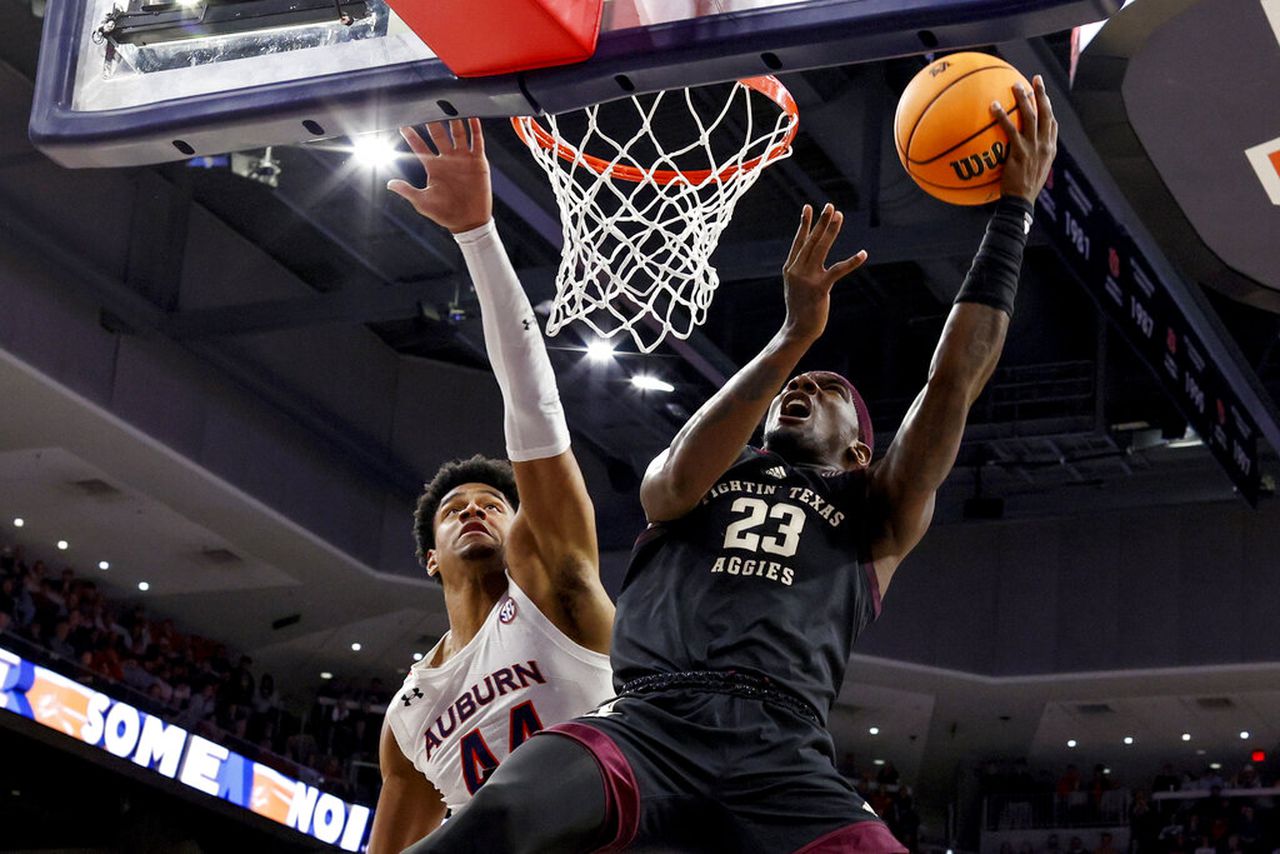 No. 15 Auburn’s 28-game home winning streak ends with loss to Texas A&M