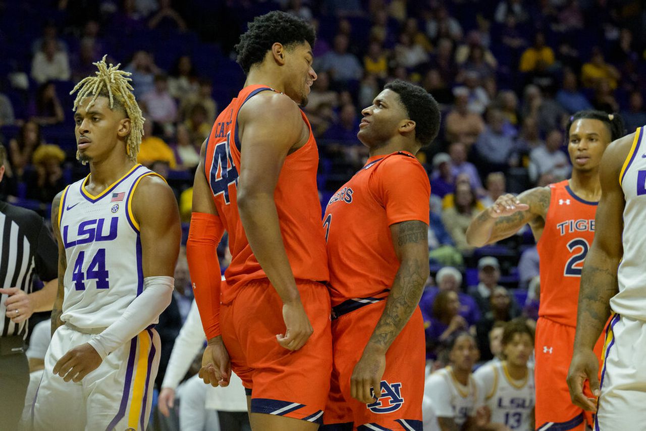 No. 16 Auburn withstands surge, pulls away from LSU for 4th straight win