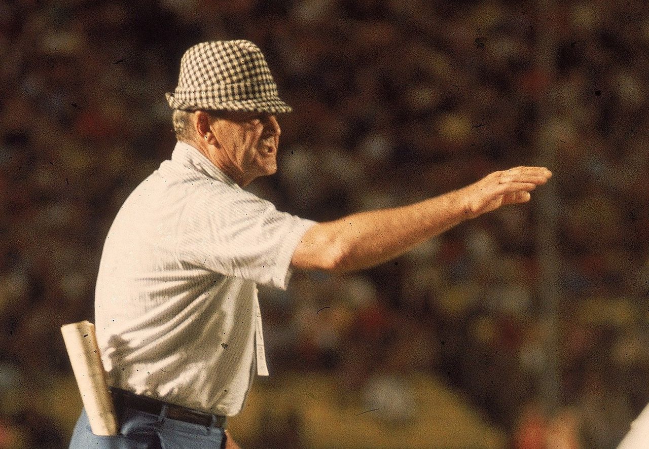 Read Van Hoose’s 1983 column on 'Bear' Bryant's death