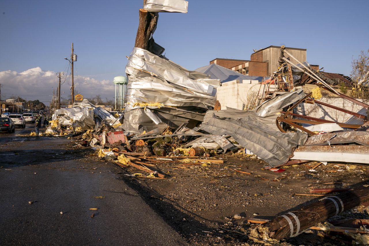 Selma begins digging out from devastating storm: ‘It’s just like a bomb had blown up’