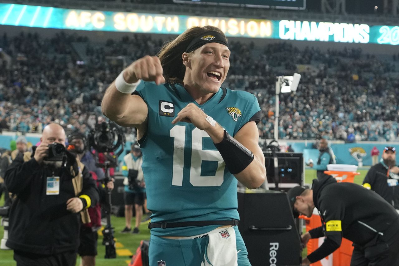 Trevor Lawrence celebrates epic Jaguars win at Waffle House