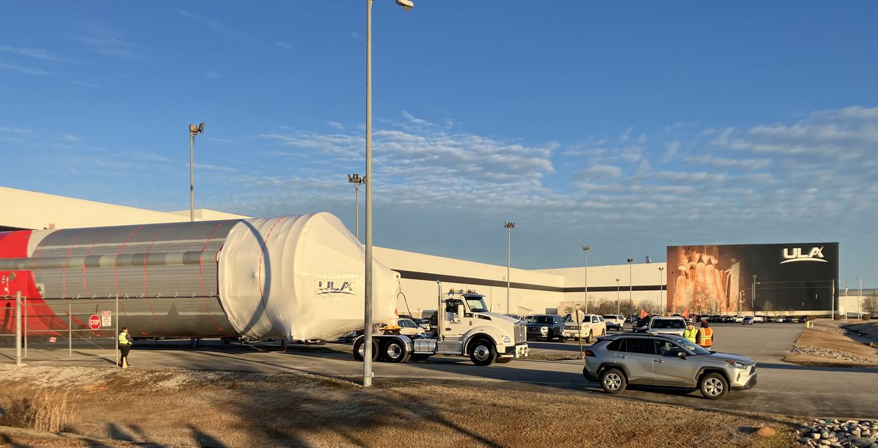 ULA’s big new Vulcan rocket boards barge in Alabama for Cape Canaveral