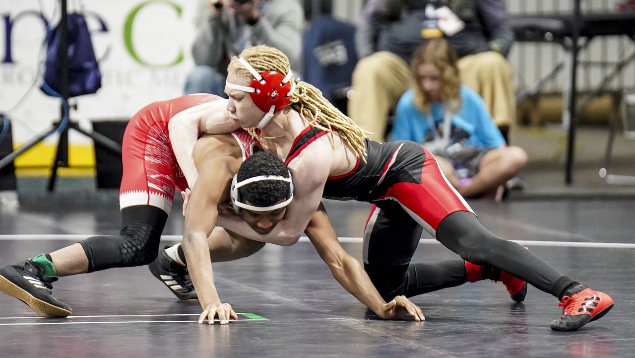 AHSAA wrestling tournament: Vestavia Hills leads 7A after Day 2