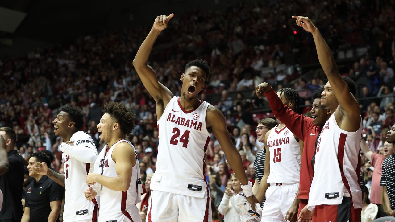 Alabama falls in Associated Press poll after loss to Tennessee