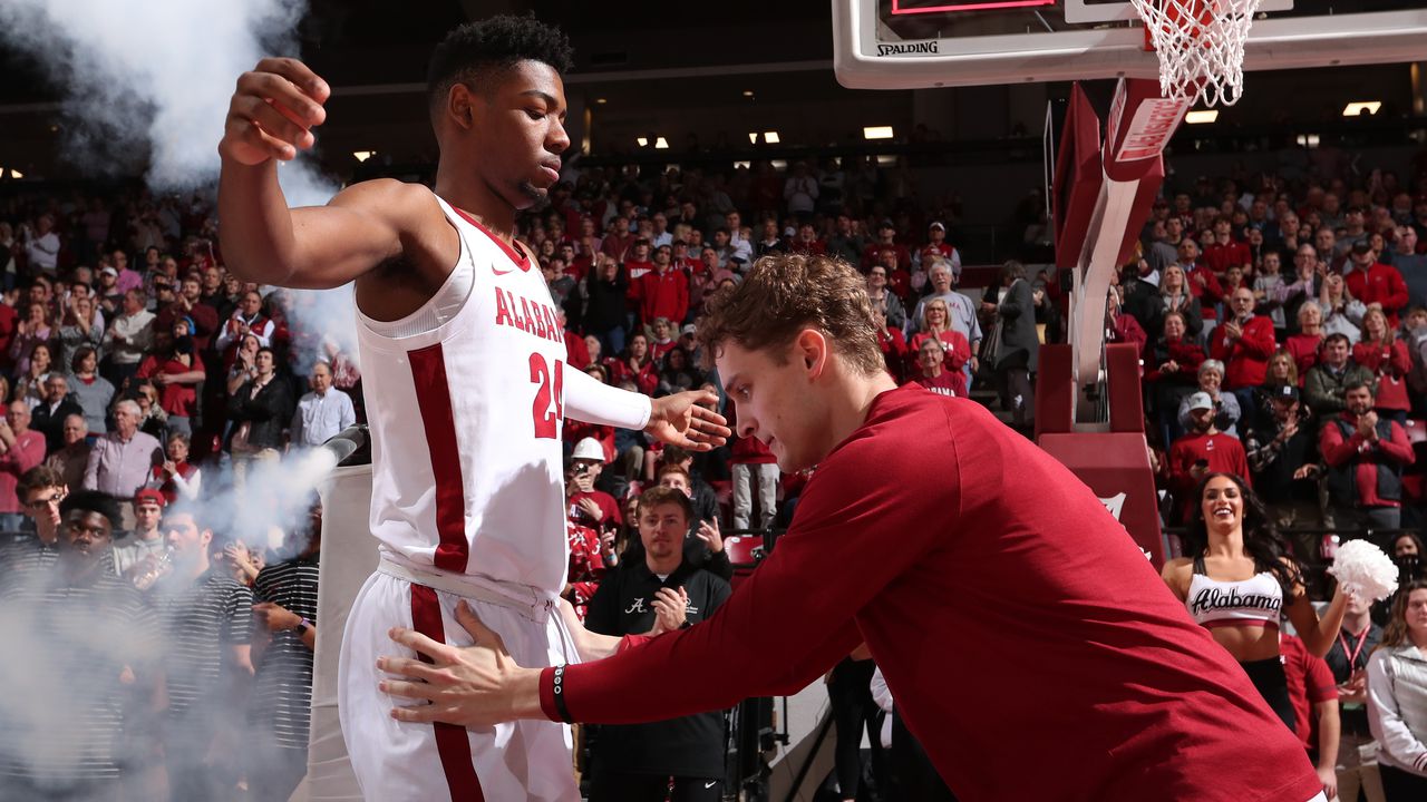 Alabama fans loudly cheer Brandon Miller in return to Coleman Coliseum