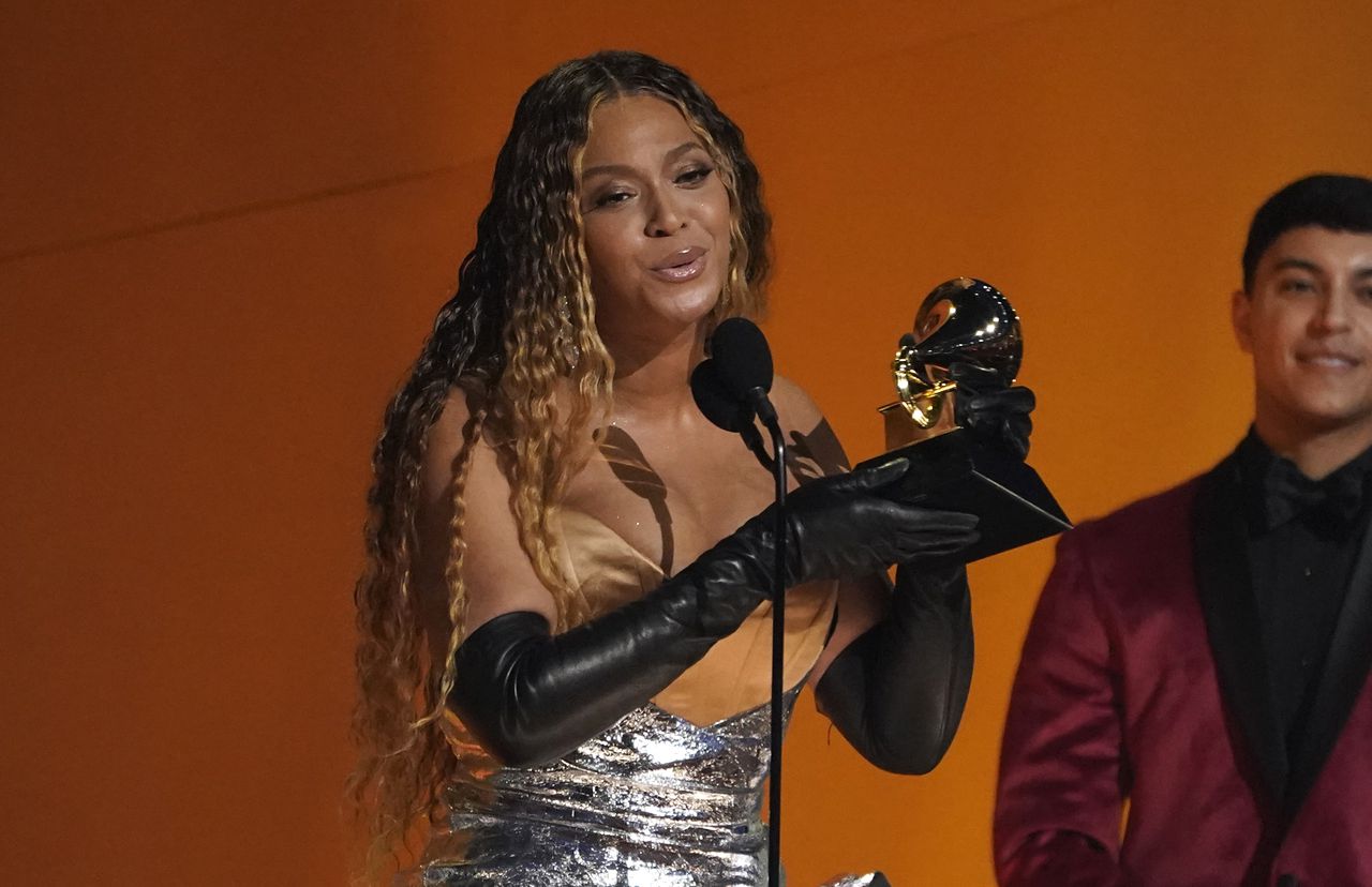 Beyoncé breaks Grammys record, is now most-decorated artist