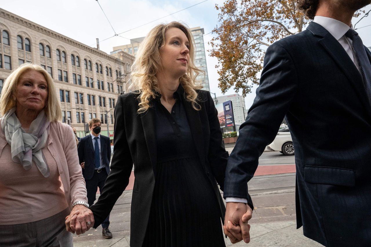 Elizabeth Holmes gives birth, seeks to delay Theranos fraud prison sentence