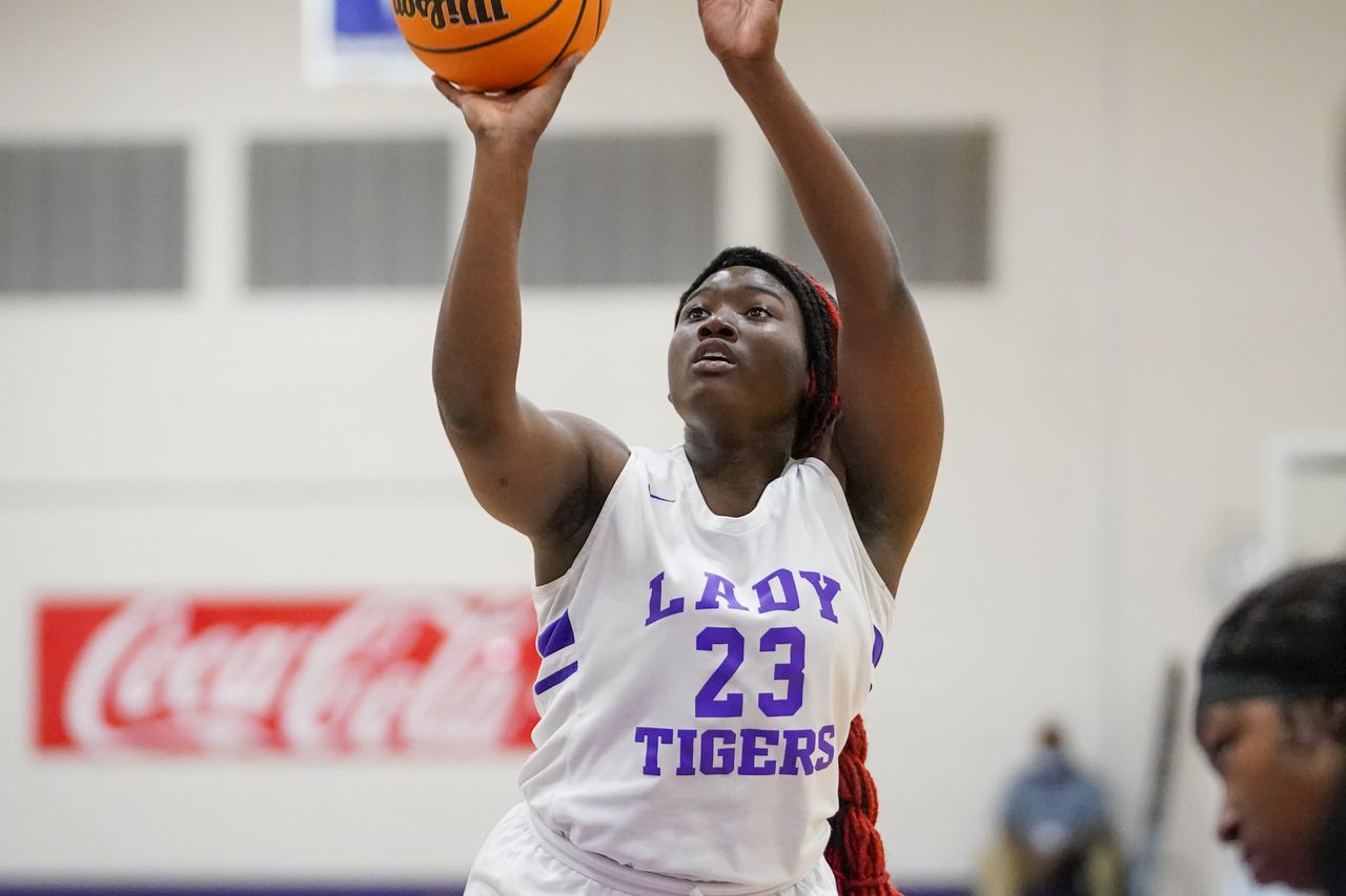 Girls area tournament roundup: Late run spurs Minor to victory over Homewood