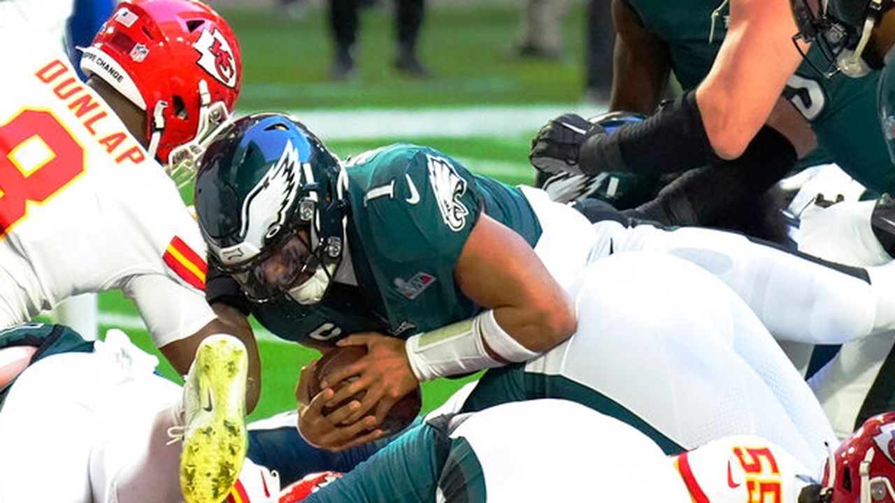 Jalen Hurts scores Alabama’s first Super Bowl TD