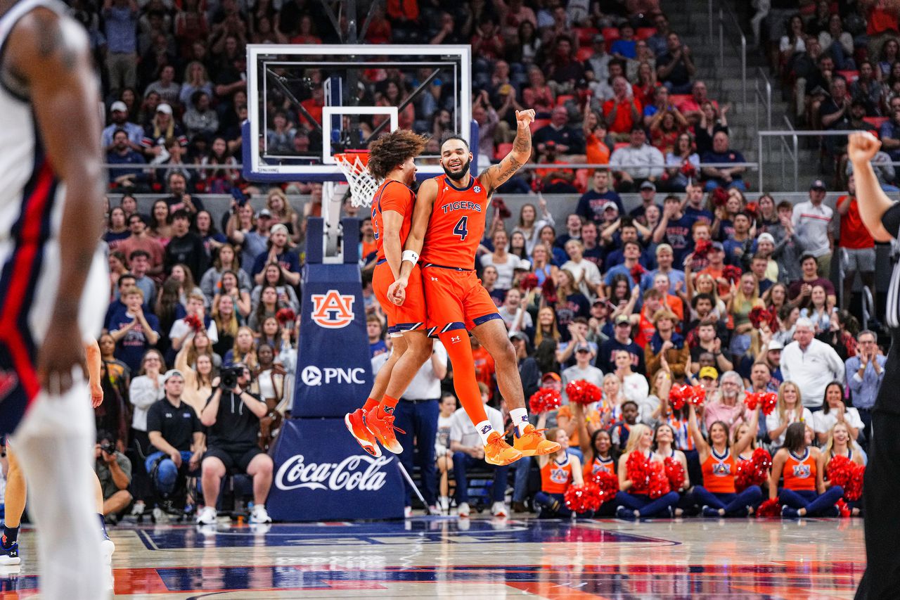 Johni Broome swats away Ole Miss as Auburn holds on for 78-74 win