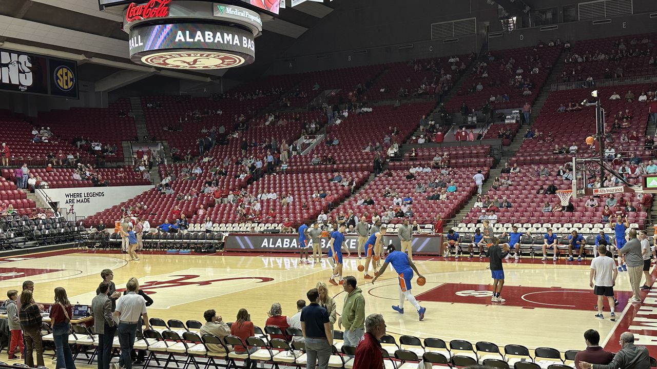 Live updates: No. 3 Alabama hosts Florida in Coleman Coliseum