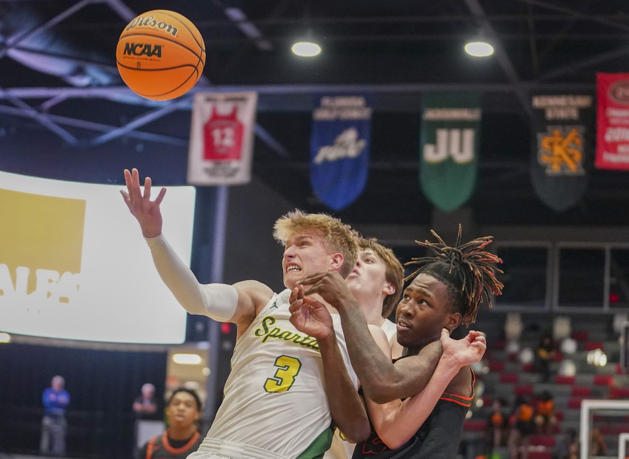 NE Regional Class 6A boys: Mountain Brook avenges loss to Huffman