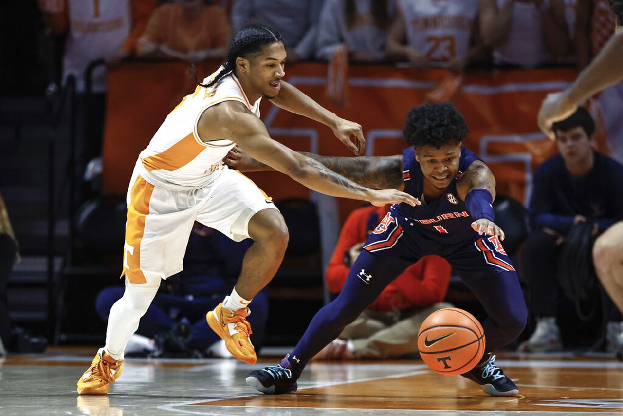 No. 25 Auburn’s upset bid falls just short on road against No. 2 Tennessee