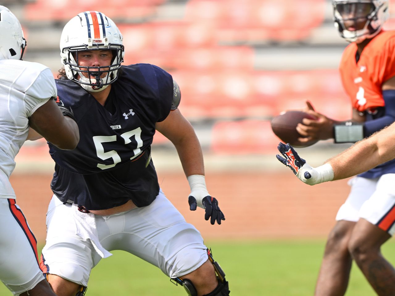 Reserve offensive lineman Avery Jernigan no longer with Auburn’s program