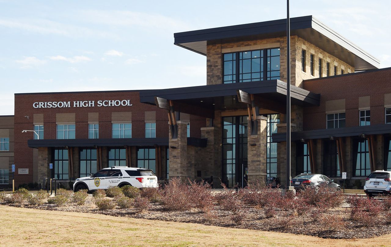 See how your Huntsville area high school's graduation rate changed in 2022