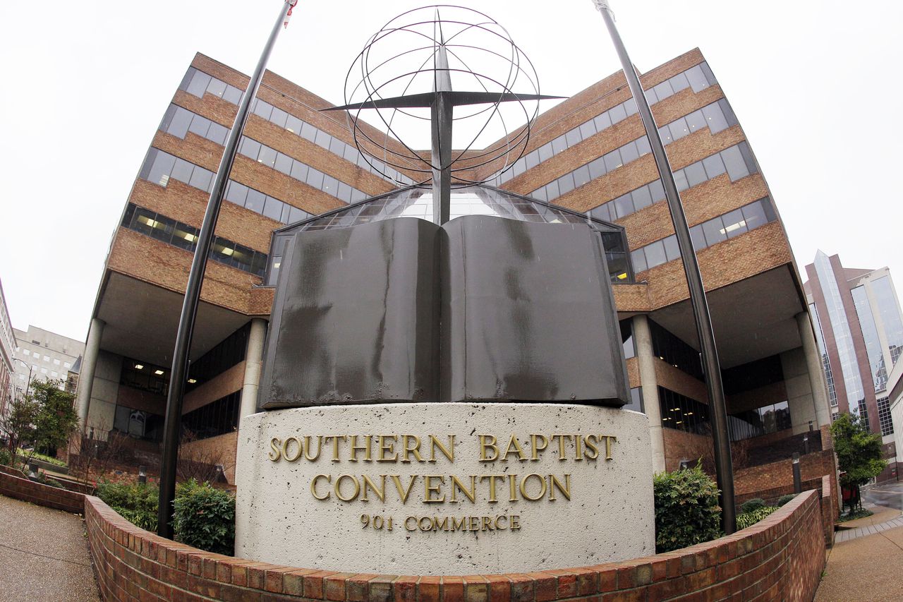 Southern Baptists expel 5 churches over women pastors, 1 over sexual abuse