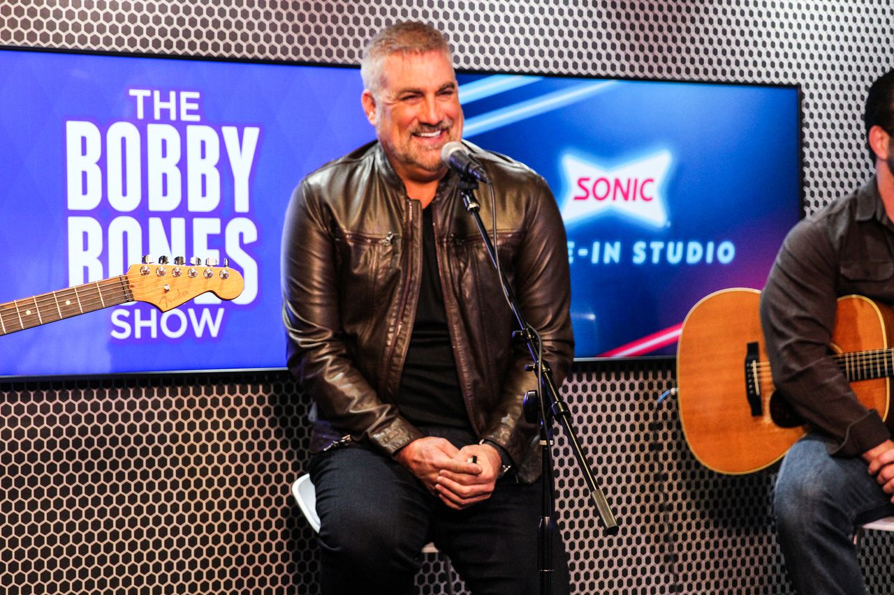 Taylor Hicks’ new single, ‘Porch Swing,’ gets a boost on ‘Bobby Bones Show’