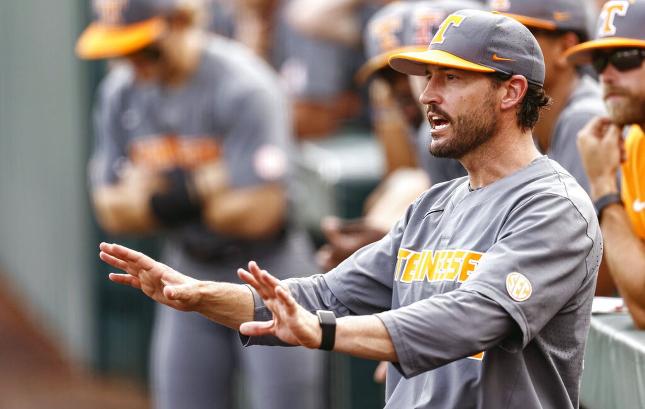 Tennessee baseball coach Tony Vitello suspended for series after violation