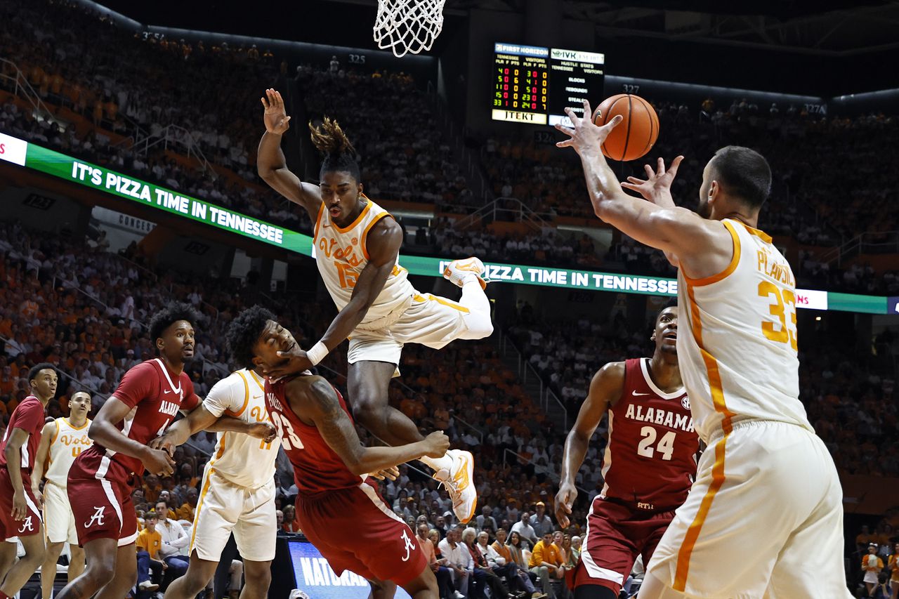 Tennessee out slugs No. 1 Alabama, ends perfect SEC run