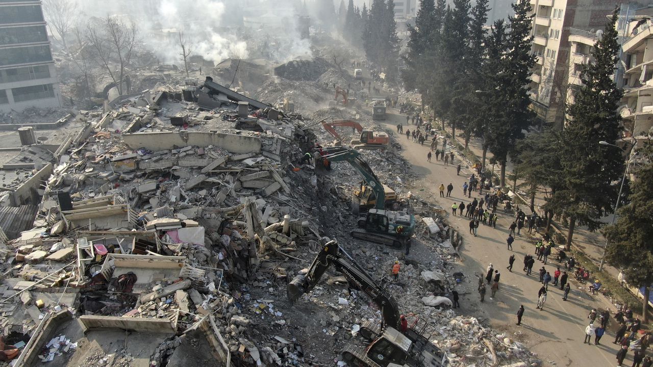 Turkey detains building contractors as quake deaths pass 33,000