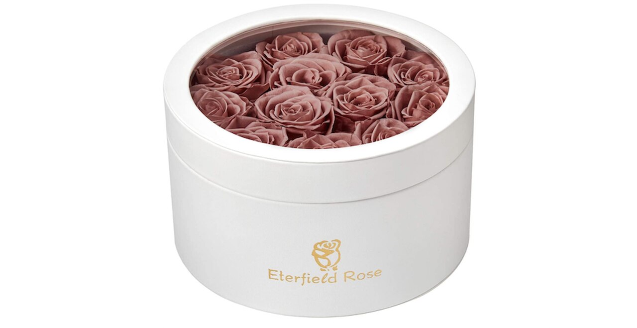 Eterfield Preserved Roses in a round leather box