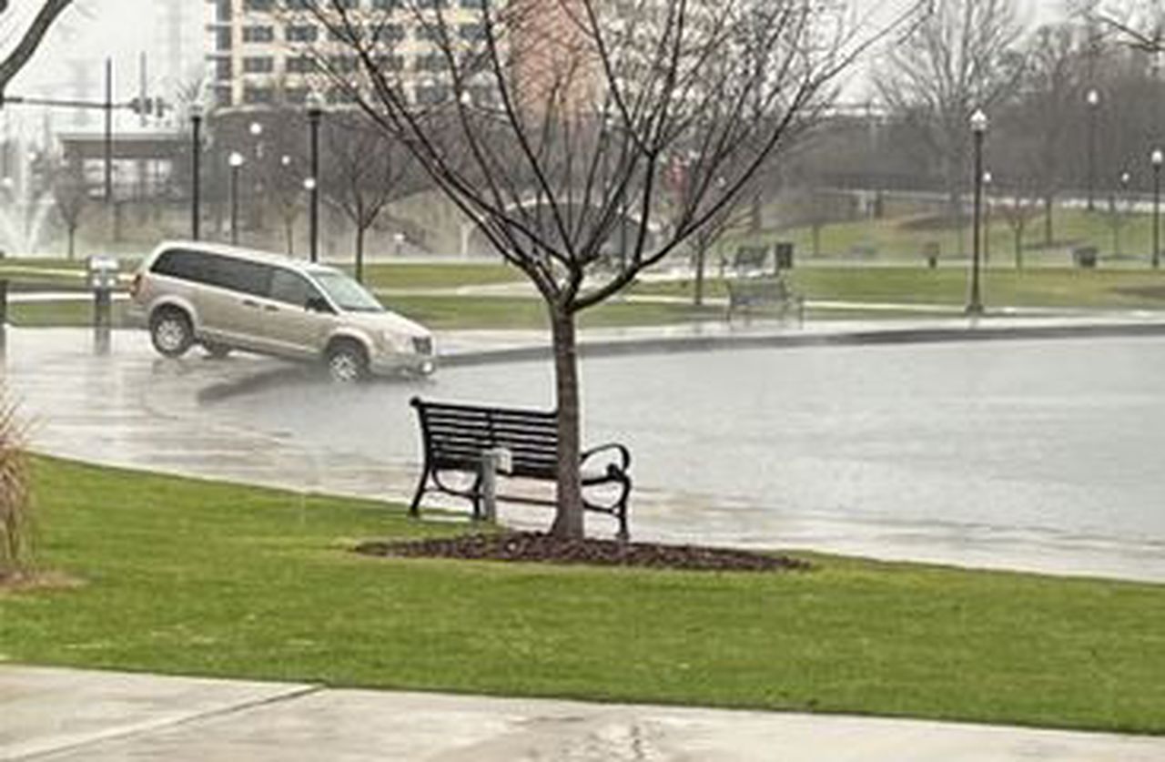 Van pulled out of Big Spring Park pond, 91-year-old driver thought it was parking lot