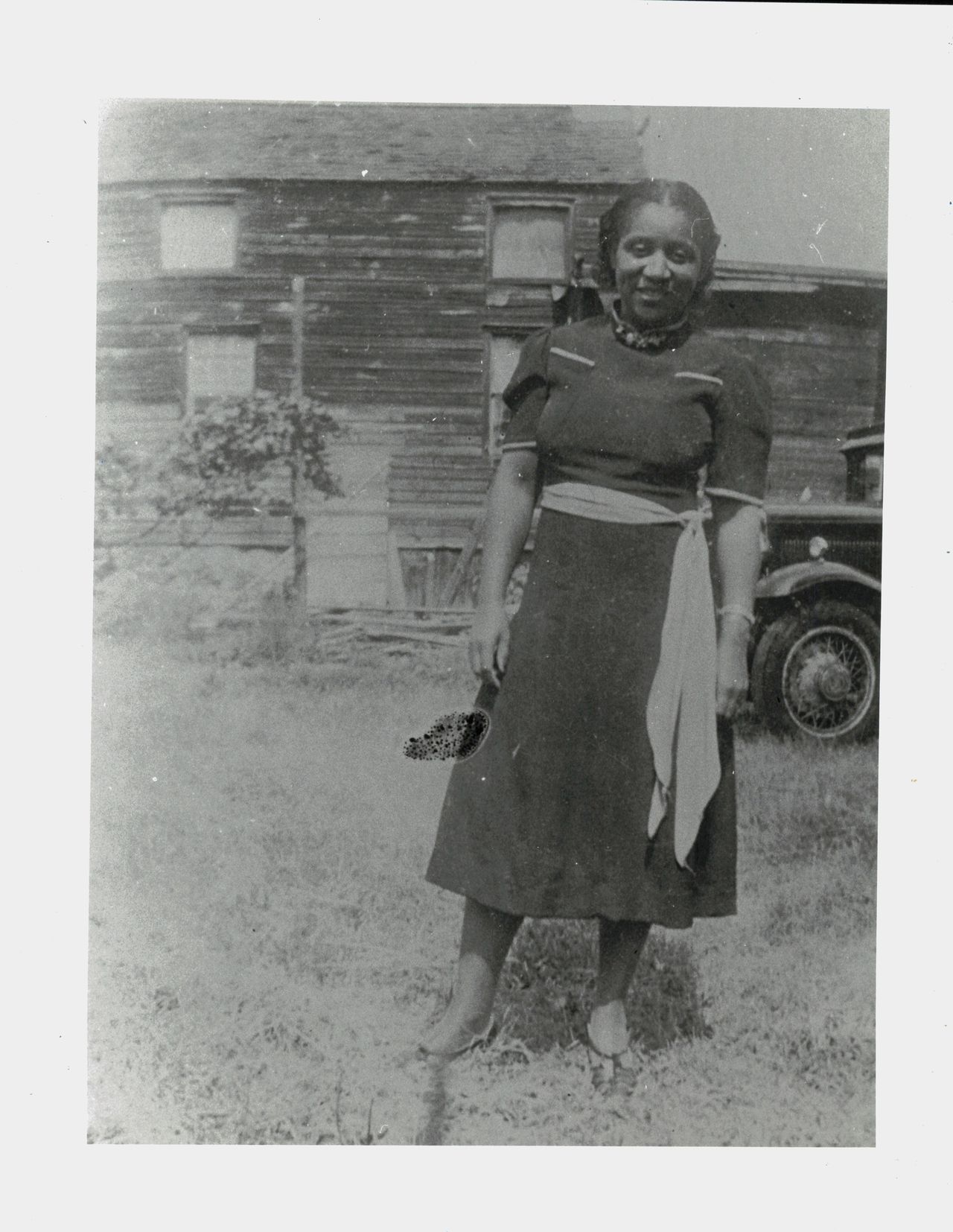 1932 Press Photo Woman Outside Home in Sandy Ground