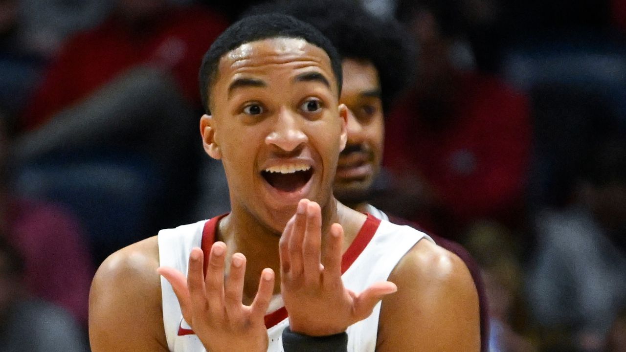 Alabama basketball player Nimari Burnett transferring to Michigan