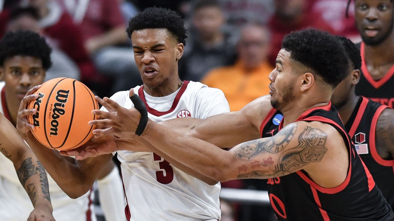 Alabama blows nine-point lead, upset by San Diego State in NCAA tournament Sweet 16