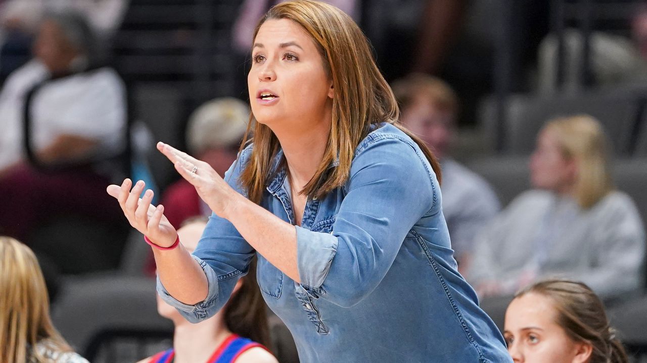 Amanda Niehoff taking over Saraland girls basketball program