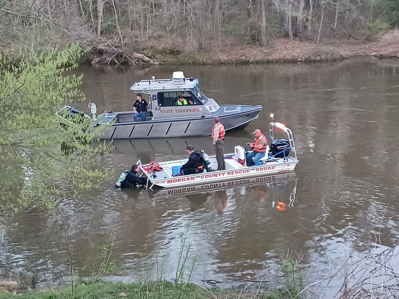 Authorities recover vehicle that ended up in creek after chase with Decatur police