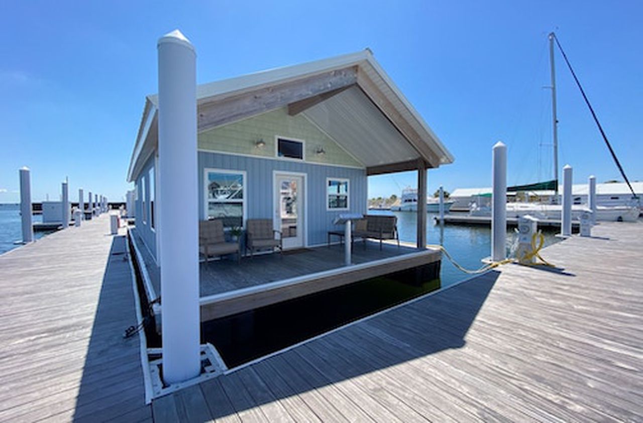 Pensacola houseboat