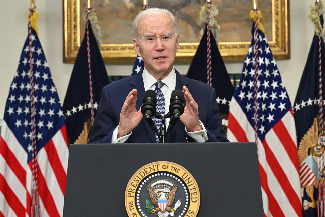 Biden: SVB, Signature Bank collapsed because Trump ‘rolled back regulations’