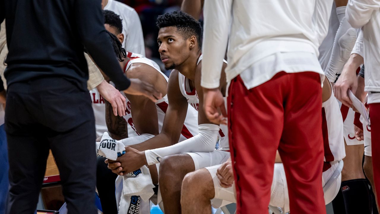 Brandon Miller dealing with groin injury during first week of NCAA tournament