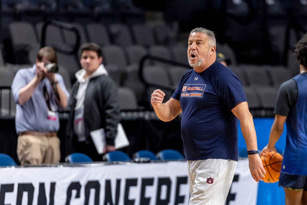 Bruce Pearl reacts to Charles Barkley picking Alabama to win NCAA Tournament