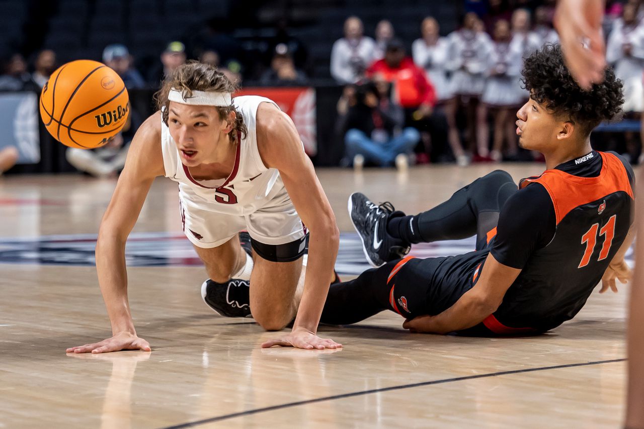 Class 7A Boys semifinal: Hoover cruises past Dothan into title game